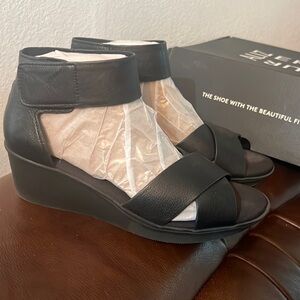 Riviera black leather wedge size 9.5